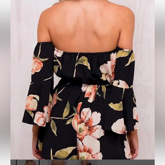 Black and floral cold shoulder shorts romper jumpsuit flare sleeve - Picture 2 of 16